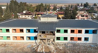 Kocaeli, elini Hatay'dan çekmedi... Hatay'daki okulun kabası bitti, ince işçiliği başladı