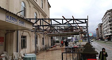 Kocaeli İzmit Eren Camii'ne yeni sundurma