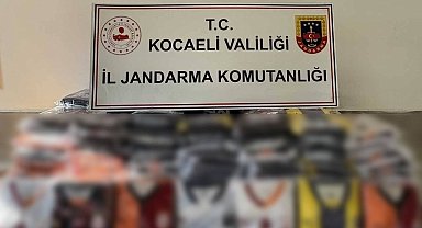 Kocaeli'de bin 206 kaçak futbol takımı forması ele geçirildi