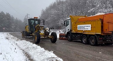 Kocaeli'de kar mesaisi sürüyor