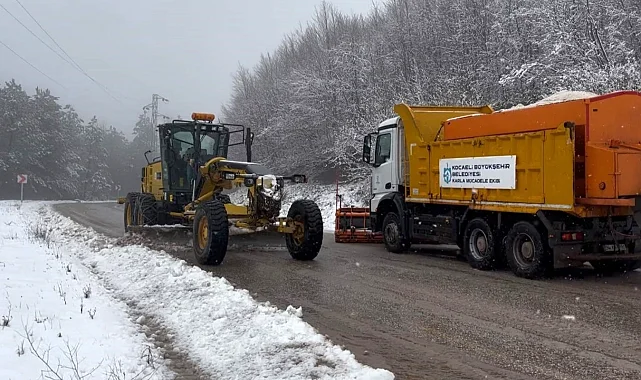 Kocaeli'de kar mesaisi sürüyor