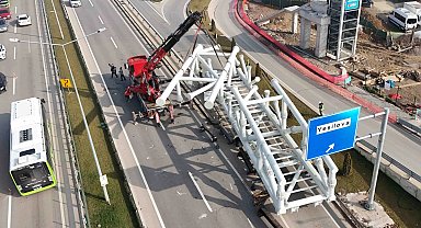 Kocaeli'de Solaklar Kavşağı'nda 120 tonluk dev montaj