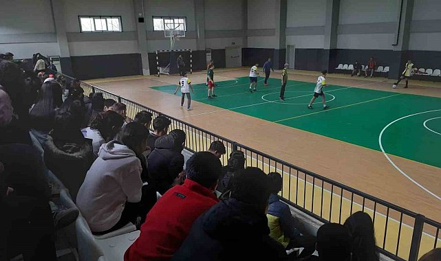 Koçarlı Spor Salonu resmen hizmete açıldı