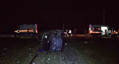 Kontrolden çıkan otomobil takla atarak tarlaya uçtu: 3 yaralı