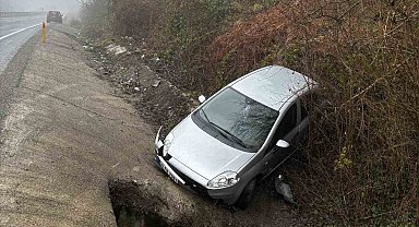 Kontrolün kaybeden otomobil sürücüsü kanala düştü