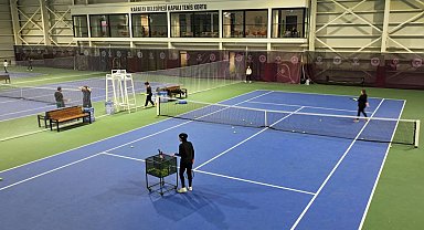 Konya Karatay tenis tutkunlarının yeni mekanı oldu