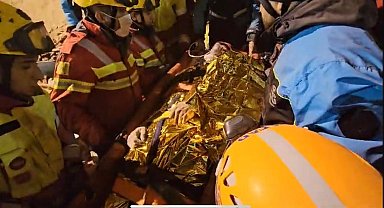 Konya'da çöken bina enkazından 2 kişi sağ olarak çıkarıldı