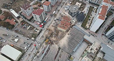 Konya'da çöken binadaki enkaz çalışmaları havadan görüntülendi