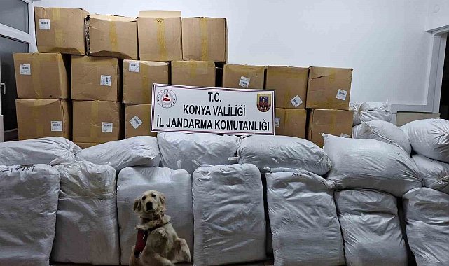 Konya'da durdurulan tırda bin 822 kilogram kaçak tütün ele geçirildi