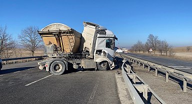 Konya'da tırlar çarpıştı: 1 yaralı