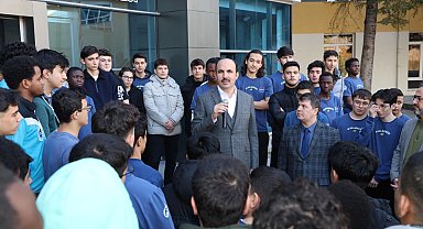 Konya'da Başkan Altay'dan uluslararası liselilere ziyaret