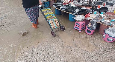 Köşk halkı çamur içinde alışverişten kurtulmak için Belediye Başkanı Güler'e seslendi
