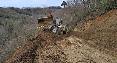 Köyleri birbirine bağlayan yolda çalışma
