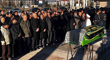 Kurtulmuş, kanaat önderinin cenaze törenine katıldı