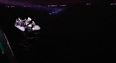 Kuşadası'nda 12 düzensiz göçmen kurtarıldı