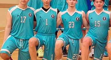 Kütahya Belediyesporlu gençler Antalya'dan kupalarla döndü