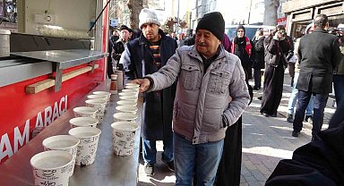Kütahya Vakıflar Bölge Müdürlüğü'nden halka salep ikramı