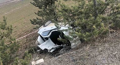 Kütahya'da otomobil şarampole devrildi: 1 ölü, 1 yaralı