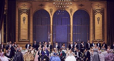 La Traviata sanatseverlerle buluştu.