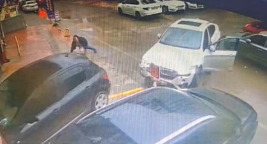 Lüks aracın çarptığı otomobil hastane aciline girdi: O anlar kamerada