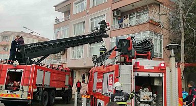 Lüleburgaz'da yangın: Vatandaşlar itfaiye merdivenleriyle kurtarıldı
