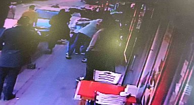 Magandanın böylesi görülmedi: Motosiklette hem kendini hem arkadaşını vurdu