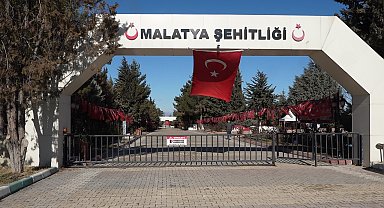 Malatya Şehitliği'nde kabirler rutin olarak temizleniyor