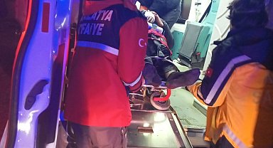 Malatya'da kontrolden çıkan araç refüje çarptı: 3 yaralı