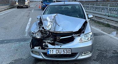 Manisa'da otomobil tıra arkadan çarptı: 4 yaralı