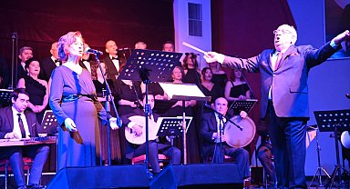 Manisa'da Selim Öztaş korosundan unutulmaz gece