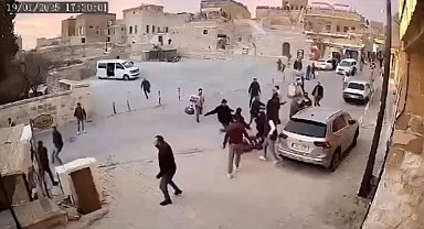 Mardin'de esnaf kavgası güvenlik kamerasında: 2 yaralı