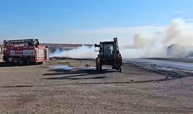 Mardin'de seyir halindeki tır alev alev yandı