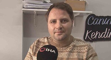 Masa başında fotoğraflara istenilen imajı veriyor
