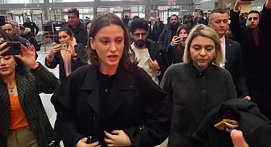 Menajer Ayşe Barım hakkında sosyal medyadaki iddialara yönelik yürütülen soruşturma kapsamında, oyuncu Serenay Sarıkaya tanık sıfatıyla ifade vermek üzere adliyeye geldi.