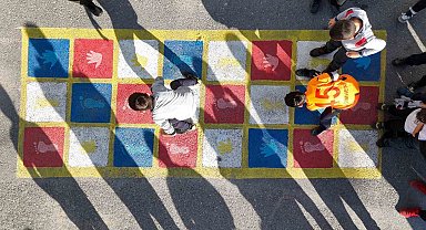 Menemen'de okul bahçeleri artık çok daha eğlenceli