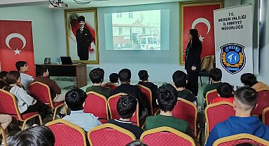 Mersin polisi çocukları bilgilendiriyor