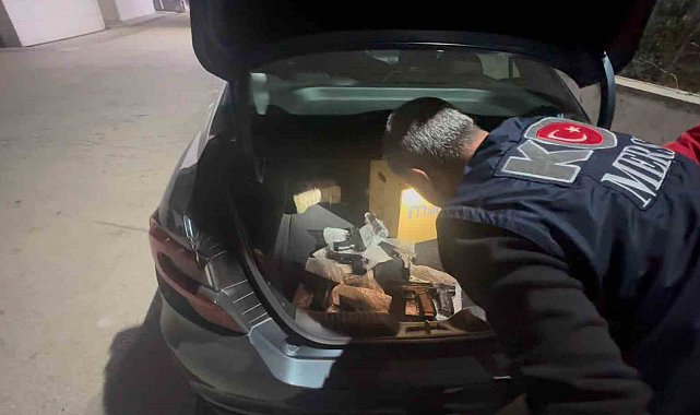 Mersin'de araçta 40 tabanca ele geçirildi: 2 gözaltı