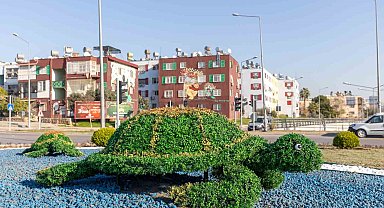 Mersin'de kavşaklar 'estetik dokunuşlarla' güzelleşiyor