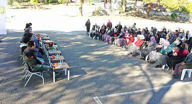 Mersin'de köylüler orman yangınlarıyla mücadele konusunda bilgilendiriliyor