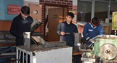 Meslek lisesi öğrencilerinden 'pelet soba' üretimi