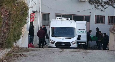 Misafirliğe geldiği evde yaşlı kadını bıçaklayarak öldürdü