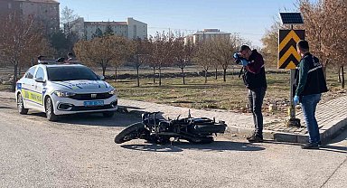 Motosiklet ile hafif ticari araç çarpıştı: 1 ölü, 1 yaralı