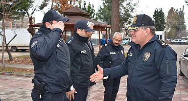 Müdür Uzman, polis merkezinde incelemelerde bulundu