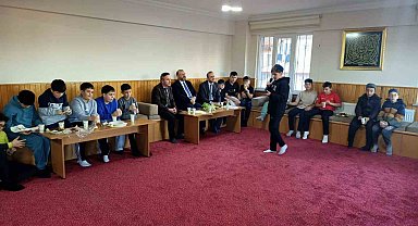 Müftü İrfan Açık "Gençliğe Değer Ara Dönem Kampı"nı ziyaret etti