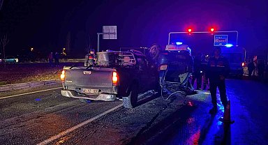 Muğla'da feci kaza... Kavşakta 2 araç çarpıştı: 2 ölü, 2 yaralı