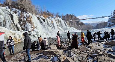 Muradiye Şelalesi'ne büyük ilgi