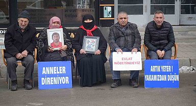 Muş'ta ailelerin evlat nöbeti devam ediyor