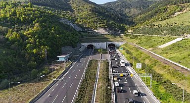 Nüfusun 12 katı araç, otoyolları kullandı