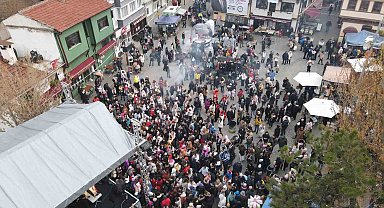 Odunpazarı Belediyesi'nin yeni yıl pazarı büyük ilgi gördü