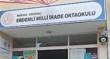 Öğrenciler okulda Ferdi Tayfur şarkısıyla karşılandı